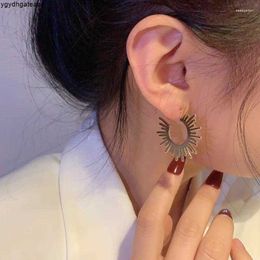 Boucles d'oreilles Stud Trend fleur irrégulière pour femmes cadeaux accessoires simplement concevoir des bijoux modernes aiguille argentée L0Z9