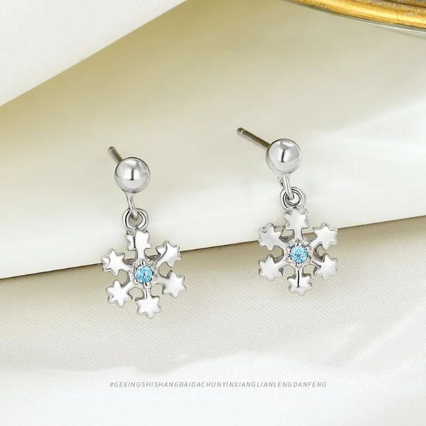 Boucles d'oreilles à étalons balles de flocon de neige en argent S925 unique pour femmes - Ajoutez une touche de style d'élégance à votre look