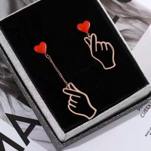 Pendientes de tuerca a la moda, Pendiente de corazón de dedo coreano para mujer, asimetría de gesto de mano de amor, Collar para el Día de San Valentín, Pendientes Bijoux