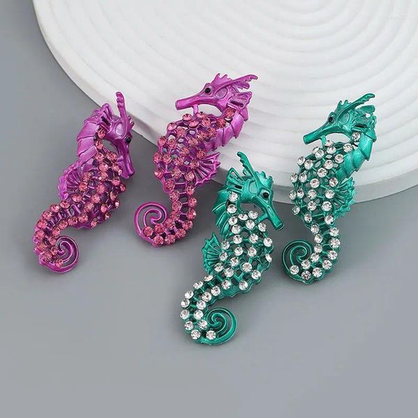 Boucles d'oreilles tendance en métal vert en forme d'hippocampe pour femmes, strass exagérés personnalisés, clous d'oreilles en forme d'animal creux, bijoux de fête