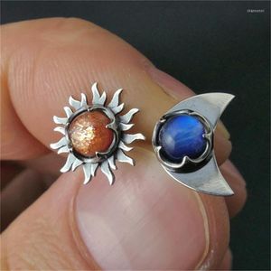 Stud -oorbellen trendy persoonlijkheidsontwerp ingelegde ruby ​​zon saffier maan gotische mannen vrouwen asymmetrische metalen geschenk sieraden