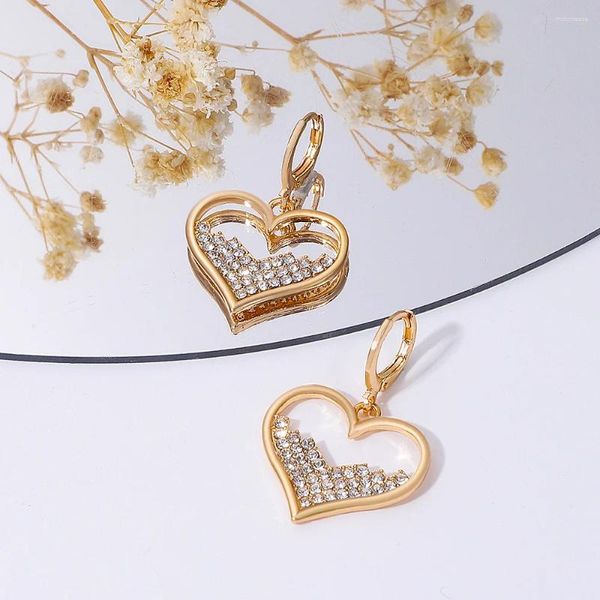 Boucles d'oreilles à clous pour femmes, ensemble tendance avec cœur en diamant, ajouré, cristal strass scintillant, bijoux fins