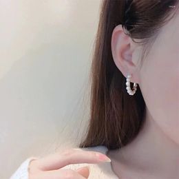 Boucles d'oreilles à la mode simple cerce de perle simple pour femmes exquise cuivre charmes étalons