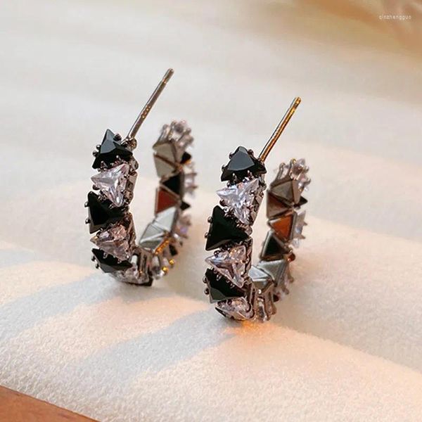 Pendientes de tuerca UILZ, circonita triangular geométrica para mujer, temperamento, negro, rosa, cristal, pendiente de Metal, joyería de la vida diaria