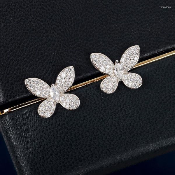 Pendientes de tuerca Uilz de lujo de cristal Micro Pave Chic mariposa para mujer Color blanco Zirconia delicado uso diario accesorios para las orejas