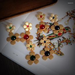 Pendientes de tuerca Vintage piedra colorida gota de flor para mujer joyería pasarela fiesta T Show elegante moda Boho INS Japón Corea