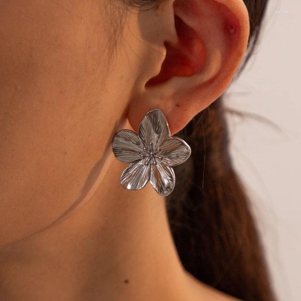 Boucles d'oreilles étalon de style cour vintage couleur or sans lustre et argent de conception lourde oreilles de fleur premium