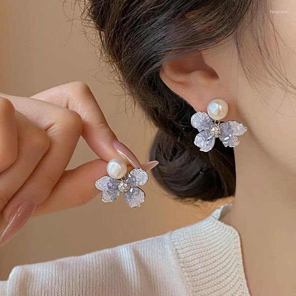 Pendientes de sementales Vintage Irregular White Acrílico Flor Pearl Crystal Drop para mujeres Joyas inusuales de fiesta de bodas