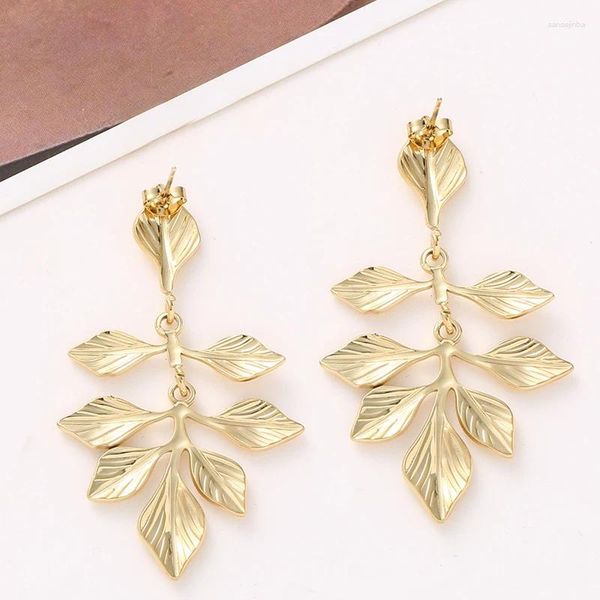 Pendientes de tuerca Vintage En forma de hoja para mujeres y niñas, aretes de acero inoxidable de Color dorado de lujo, accesorios de joyería de moda femenina