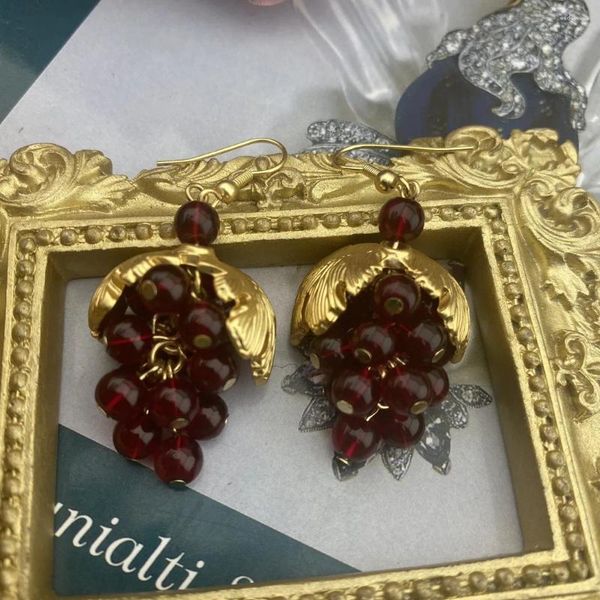 Boucles D'oreilles Clous Vintage Feuille De Raisin Rouge Verre Petite Frange