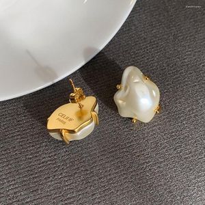 Pendientes de botón Temperamento vintage Perla barroca irregular Diseño de lujo ligero para mujer