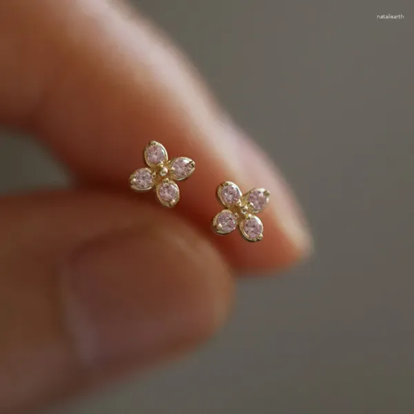 Pendientes de tuerca VOQ Color plata polvo delicado circón cruz pequeña flor mujer moda estilo fresco chica joyería de oro