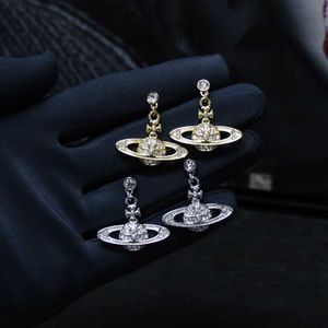 Stud -oorbellen Western Empress Dowager Silver Saturnus Water daalt lange sprankelende diamant kristal oorbuien Clip Two Wear Style Fashion voor vrouwen sieraden xgnm