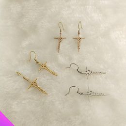 Boucles d'oreilles en gros 10 cadeau de Noël Croix Earbob Amulette Lettre bénie Collier en acier inoxydable Foi Bijoux de mode 3 couleurs