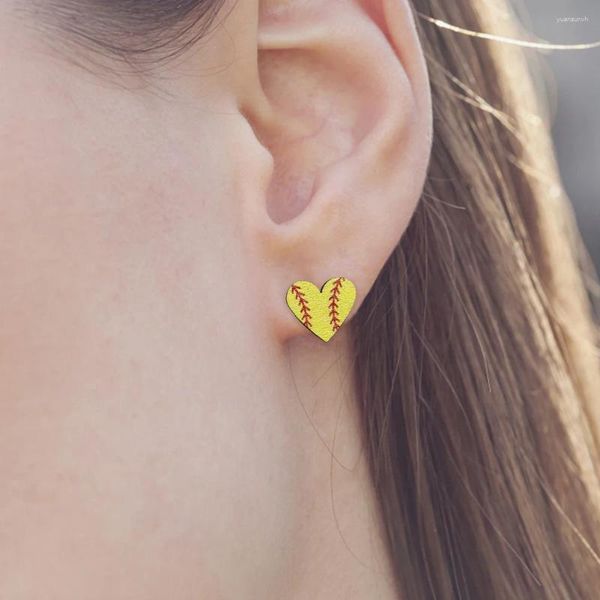 Pendientes de tuerca para mujer, piercing de cumpleaños, bonito estilo deportivo, regalo con estampado de béisbol, joyería de moda de madera, ligero y divertido en forma de corazón