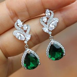 Boucles d'oreilles à clous pour femmes, pendentif émeraude, accessoires de fête rétro avec zircone vert vif, bijoux élégants, cadeaux