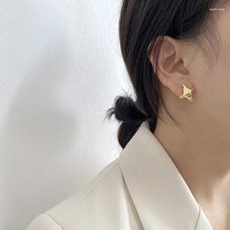 Boucles d'oreilles WTLTC Asymétriques à la mode martelés pour les femmes Minimalism Metal Big Studs Post étoile à quatre points