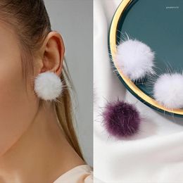 Pendientes de tachuelas y2k estilo blanco pelota de peluche para mujeres lindo peludo dulce elegante geometría redonda accesorios de orejas joyas de moda