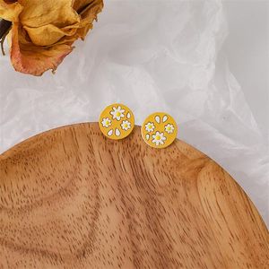 Boucles d'oreilles jaune peinture en aérosol fleur femme Sen est à la mode et tempérament Simple petit bijoux d'oreille frais appropriés
