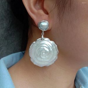 Boucles d'oreilles à tige YY2, perle d'eau douce blanche de 14mm, coquille de vadrouille de 39mm, fleur sculptée pendante