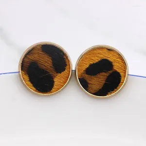 Pendientes de sementales Zwpon Small Round Disc Leopard Studs Cuero genuino para mujeres Joyas de estampado de animales al por mayor