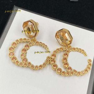 Stud Diseñador de moda Pendientes de tuerca Pendientes de marca de lujo para mujer Pendientes de diamantes de imitación de cristal con incrustaciones Pendientes de joyería de boda Diseñador 2024 Tiendas de regalos