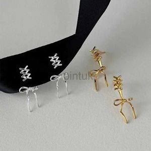 Stud Fashion Silver Color Bowknot Boucles d'oreilles Stud pour femmes exquises Sweet Metal Hollow Line Oreadings Accessoires de bijoux Party D240426