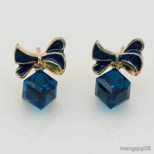 Stud Fashions Light Luxury Simple Bow Crystal Cube Pendientes para mujeres Exquisito estilo versátil Smalls Colgante Pendiente Regalos