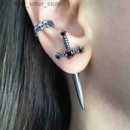 Stud Gothic Kinitial Zwaard Oorbellen Vintage Cool Punk Kristal Oor Jas Goth Dolk Oorbellen Sieraden Cadeau Voor Vrouwen YQ231128