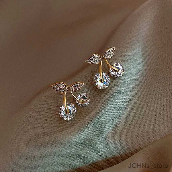 Stud Hot Exquisito Arco Little Cherry Crystal/Pendientes de diamantes de imitación para mujer Pendientes de moda de circón para bodas y cumpleaños Regalos de joyería R231213