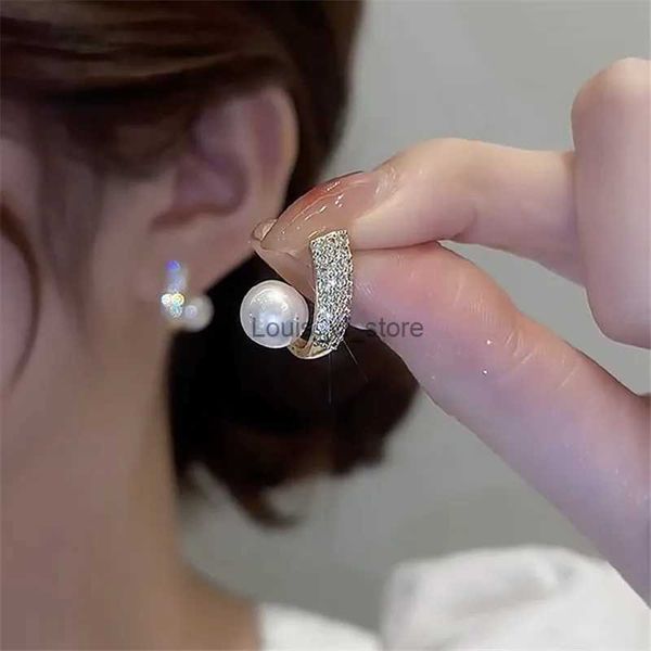 Stud Pendientes de perlas de imitación Diseño de nicho de lujo ligero Pendientes de estilo popular y personalizado para mujeres Regalos de fiesta al por mayorH240125