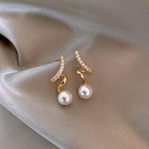 Stud Korea mode sieraden koper ingelegde zirkoon spiraal Natura Pearl hanger oorbellen ongebruikelijk meisje cadeau dames dagelijkse werk oorringstudie