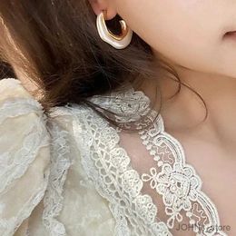 Étalon coréen design or couleur perle boucles d'oreilles irrégulières pour les femmes mode C forme de boucles d'oreille géométrique