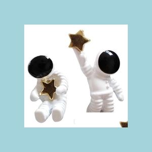 Stud Korean Fashion Creative Nett -ontwerp Starry Sky Space Star Studs Asymmetrische Astronaut Stud OHRRINGE MODE Oorringen CARSHOP2006 DHHCD