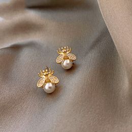 Stud Pendientes de perlas de abeja de miel de estilo coreano para mujeres Exquisito Pequeño Pendiente elegante Damas Fiesta de bodas Regalos de joyería de cumpleaños 230426