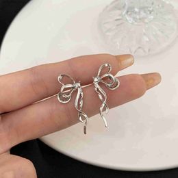 Stud Style coréen ruban arc couleur argent boucles d'oreilles femmes conception simple fête de mariage cadeau oreille goujons bijoux à la mode de haute qualité Q240125