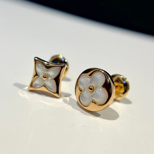 Stud Último estilo Pendientes asimétricos de concha blanca Hermosas flores en nácar blanco Diseño de marca de alta calidad Moda