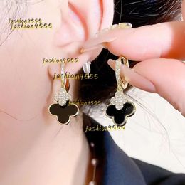 Stud Luxury Clover Designer Pendientes Clover Designer Ear Clip Pearl Pendientes para mujer Pendientes de plata esterlina para mujeres Día de San Valentín Regalos perfectos