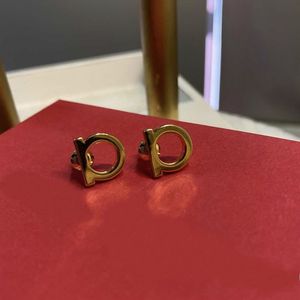 Stud Luxury Original Designer Classic Simple Tiny Men Women Letter Stud Acero inoxidable Boy Girl Letter Pendientes Joyería de boda 2024 Pendientes Joyería Moda