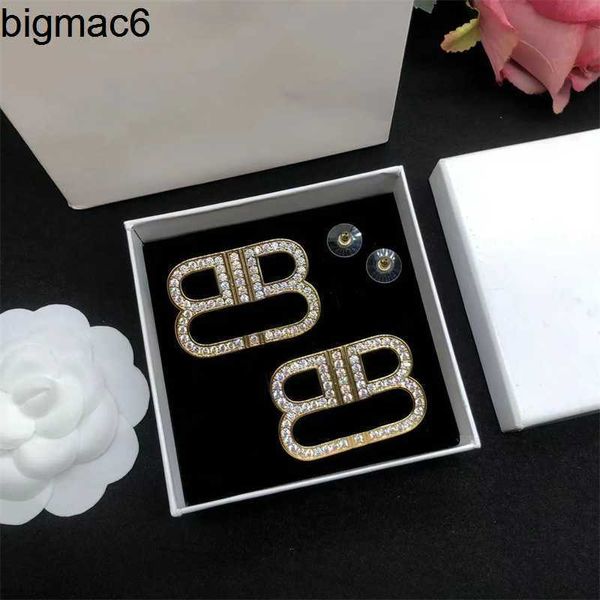 Stud Hombres Mujeres Diseñador Broche Diseñador de marca 1 Letra Diseñadores exagerados Grandes Pendientes de Balenciaaa Marca de lujo Pendiente de oro femenino 1 Traje de diamantes de imitación Pin