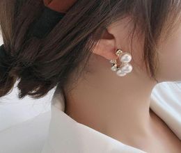 Pendientes de perlas minimalistas, joyería temperamental roja y blanca, círculo geométrico, bisutería redonda, Brincos coreanos 20211010984