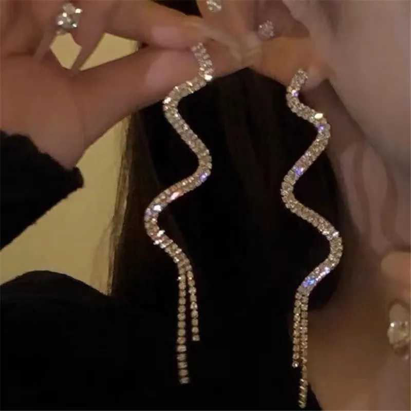 Stud New Fashion Trend Unique Design Elegant Delicate Snake Shape Zircon Tassel Stud Earrings Women Jewelry Party Gifts WholesaleQ