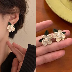 Stud New Korean Fresh White Garden Fashion et Elegant Flower Green Leaf Pearl Boucles d'oreilles Bijoux de fête de voyage pour femmes G230602