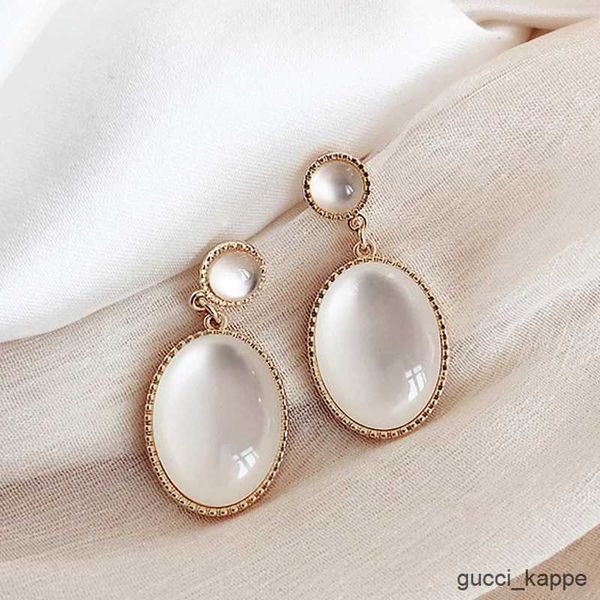 Pendientes de piedra de ojo de gato para mujer, aretes pequeños y frescos, joyería elegante con carácter, color blanco nuevo, luz de luna, ojo de gato, R231023 R231116