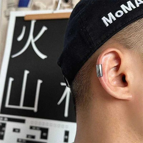 Stud Plain Simple No-Piercing Ear Clips Futuriste Long Haut de gamme Niche Boucles d'oreilles Hip-Hop Mode All-Match Bijoux Accessoires Cadeaux Q240402