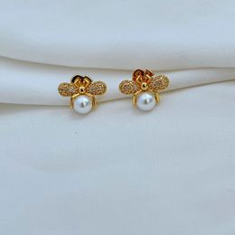 Stud Real 18K Gold Pell Pearl Bee Flowers Candy Earrings Jewelries Letter Bruiloft Geschenk fabriek Groothandel met GRATIS Dust Bag