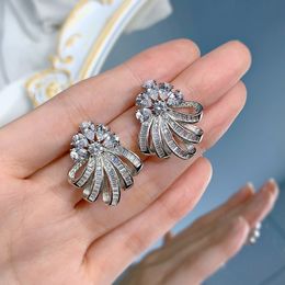 Stud S925 Boucles d'oreilles étalons en argent sterling plaqué Platine Zircon Diamond Vintage Luxury Fine bijoux pour la fleur 3D pour femmes 230811