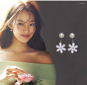 Stud Shin min Een Koreaans tv -programma hetzelfde oorbel ornament Creative oorbellen modieuze trend voor vrouwen meisje bloemen zilverstud Moni22