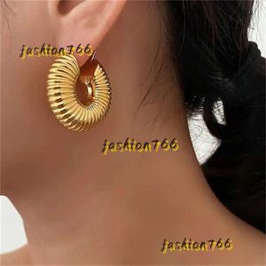 Stud Sier Needle Modern Metal Hoop 2024 Nouvelle tendance Vente chaude Couleur Or Mode Drop pour femmes Boucles d'oreilles Bijoux Magasins de cadeaux