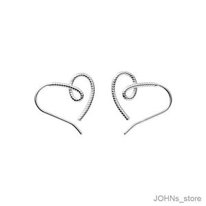 Stud Simple Design Silver Color Twisted Hollow Love Heart Hoop Moucles d'oreilles pour femmes Nouvelles oreilles de mode Piercing Gift Oreille d'oreille